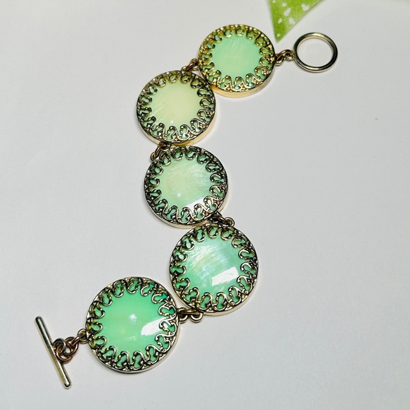 Vintage Abalone Sea Green Round Scrolled Gold Plated Toggle Bracelet - Picture 2 of 15